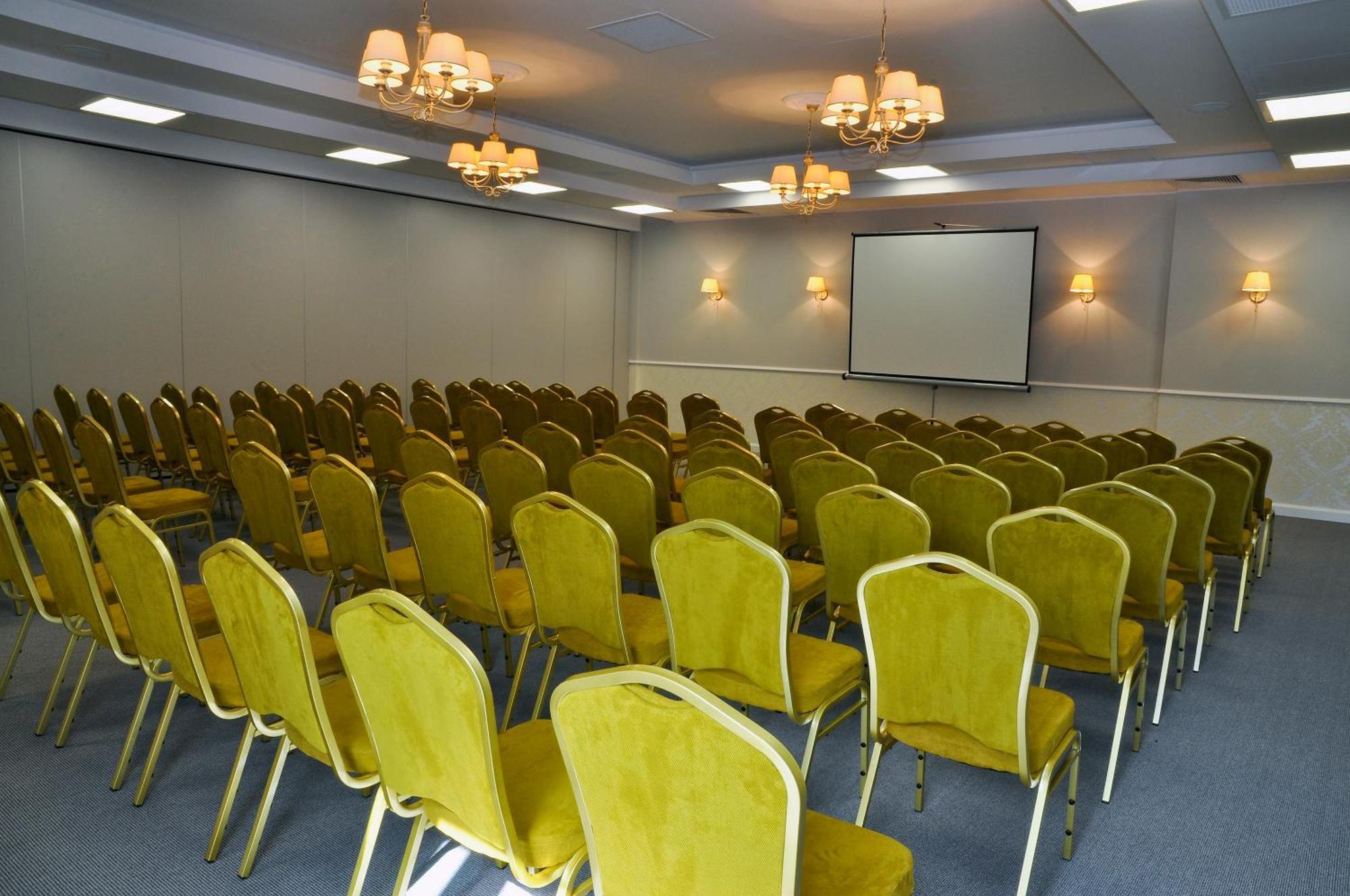Hotel Sekowski Legnica Buitenkant foto